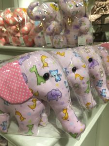 タイのお土産で女性に喜ばれるものは何?,タイのお土産の場所はどうやって行くの?