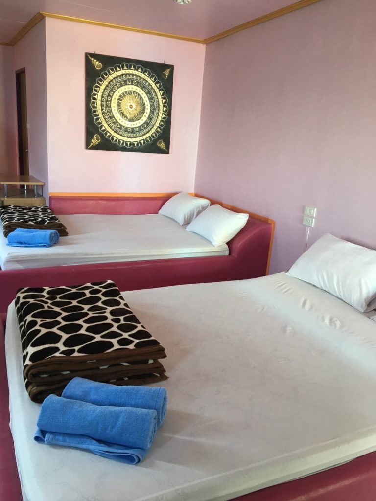 シーチャン島でホテルの探し