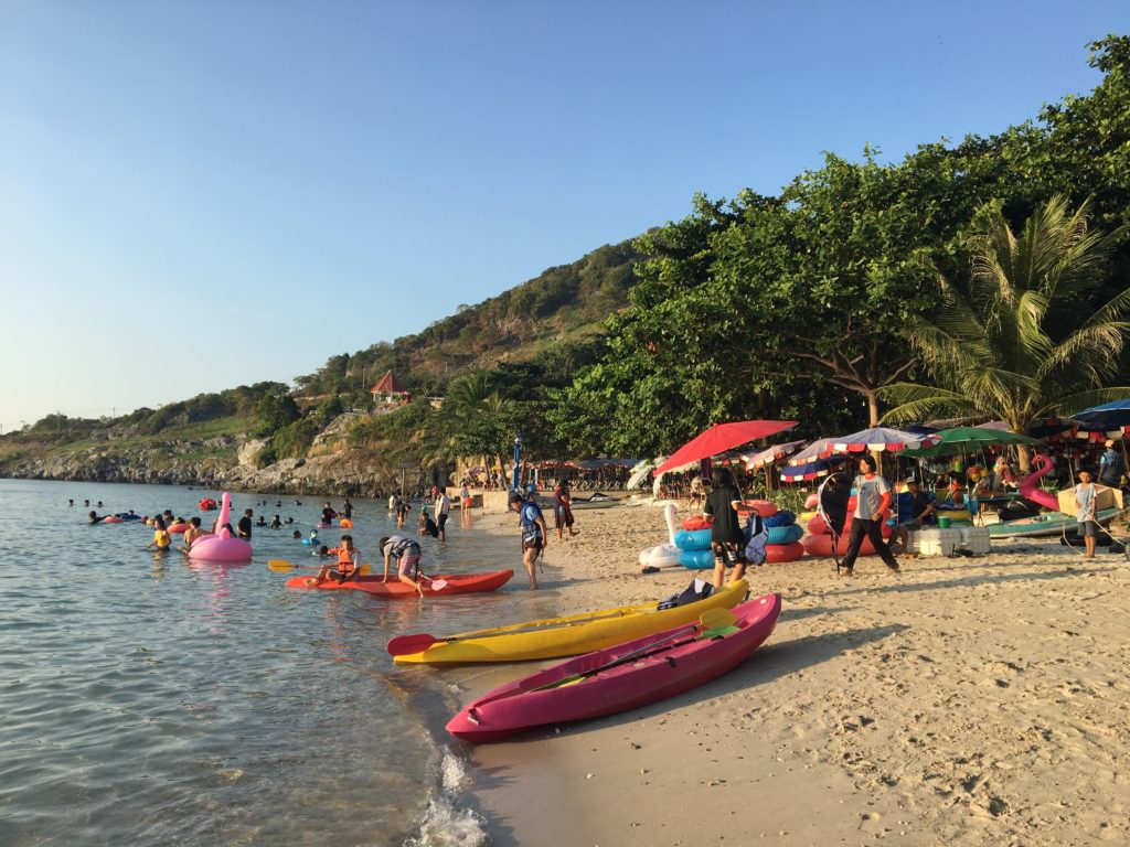 シーチャン島ビーチ