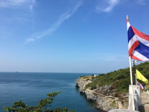 シーチャン島の行き方と船の時刻やレンタルバイク使用方法