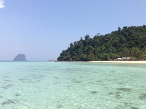 シーチャン島の行き方と船の時刻やレンタルバイク使用方法