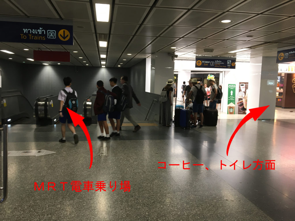 タイの空港に早朝到着の場合両替は？,タイの空港からでている電車の始発は何時？,タイの空港からでているタクシーの始発の時間は？