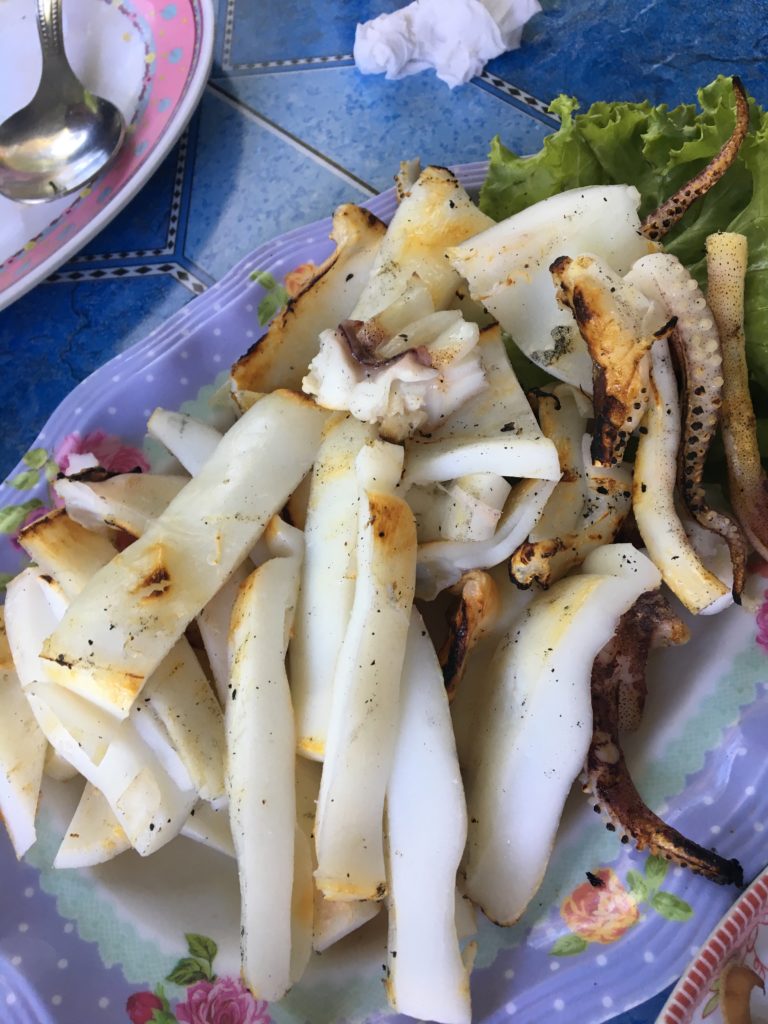 シーチャン島のレストランはどこ？,シーチャン島のおすすめのグルメは？,シーチャン島にカフェってあるの？