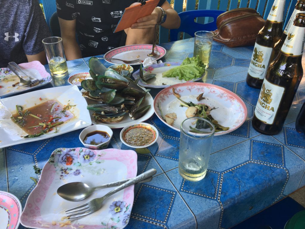 シーチャン島のレストランはどこ？,シーチャン島のおすすめのグルメは？,シーチャン島にカフェってあるの？