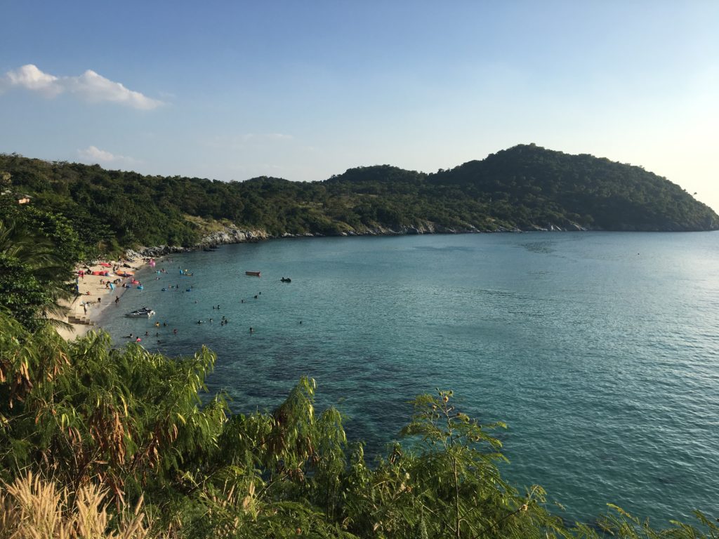 シーチャン島のビーチはシュノーケルはできる？,シーチャン島のビーチでシャワーの使い方,シーチャン島のビーチでの食事は？