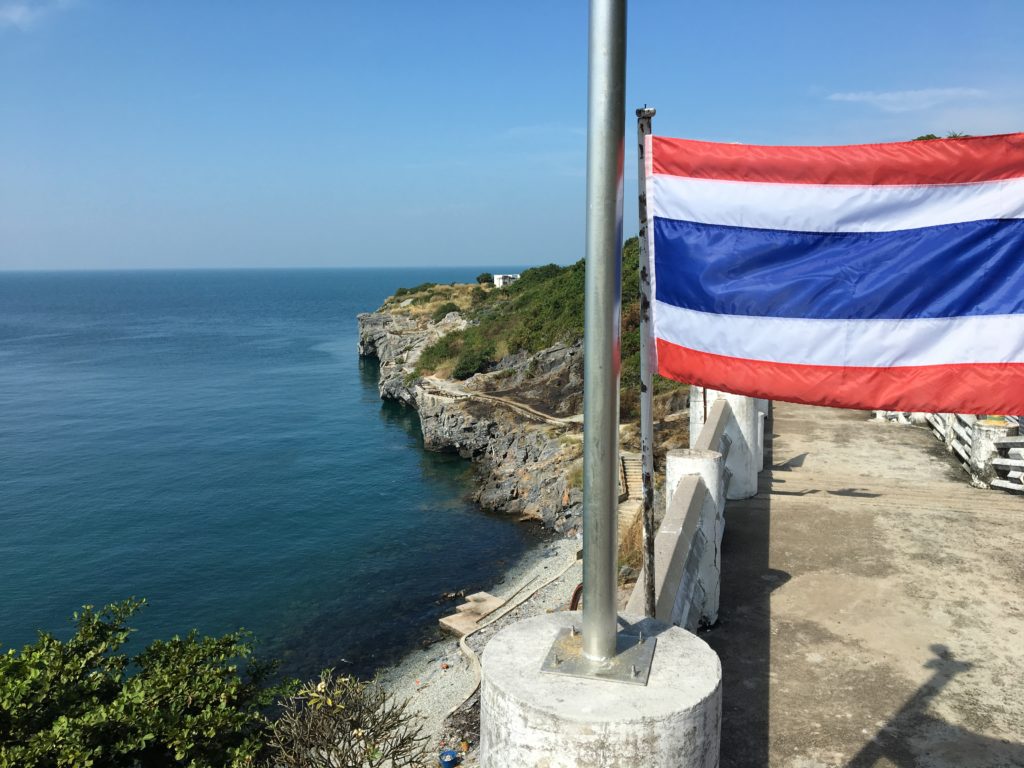 シーチャン島のレストランはどこ？,シーチャン島のおすすめのグルメは？,シーチャン島にカフェってあるの？