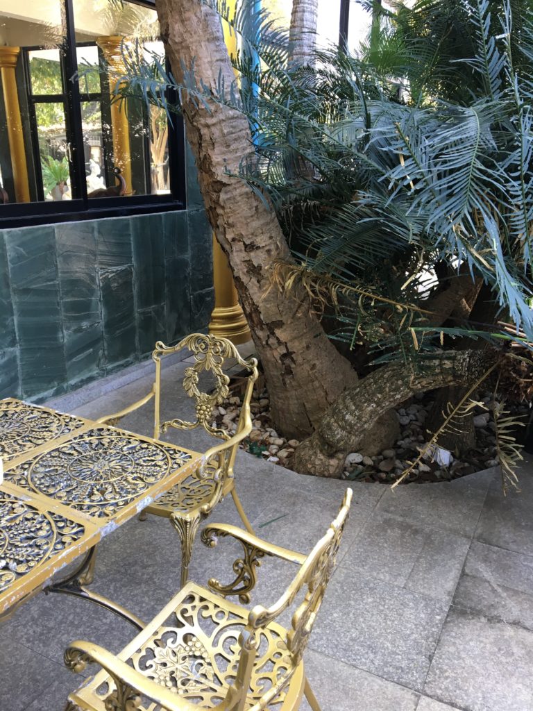 シーチャン島のレストランはどこ？,シーチャン島のおすすめのグルメは？,シーチャン島にカフェってあるの？