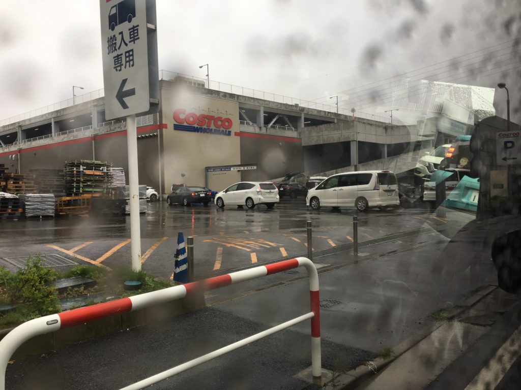コストコ 雨 混雑,コストコ 座間 店内,コストコ 座間 駐車場